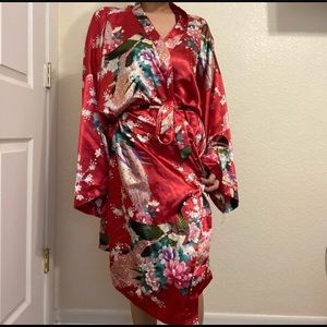 Silky robe with designs